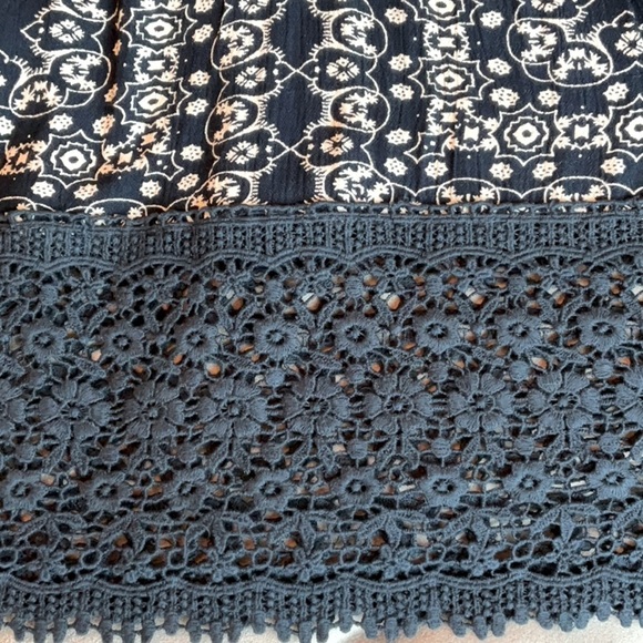 Brave Soul Narita Printed Top with Crochet Trim - Navy / S - Picture 9 of 9